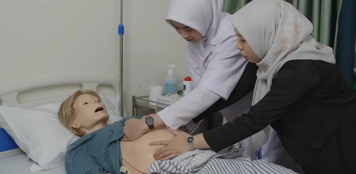 Mahasiswa praktik kebidanan